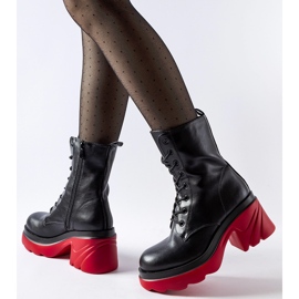 Sapatos pretos com isolamento e salto vermelho Cost 1