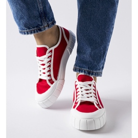 Tênis vermelho em plataforma Egidio grossa 1