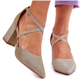 Bombas elegantes de salto alto dourado brilhante 4