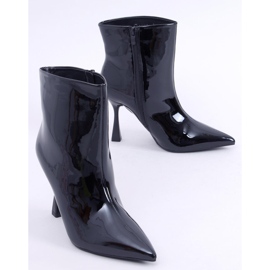 Botas lacadas em um estilete Sylvia Black preto 1