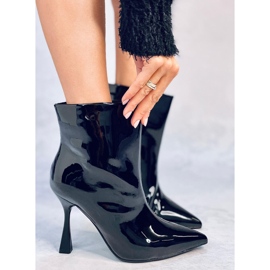 Botas lacadas em um estilete Sylvia Black preto 2