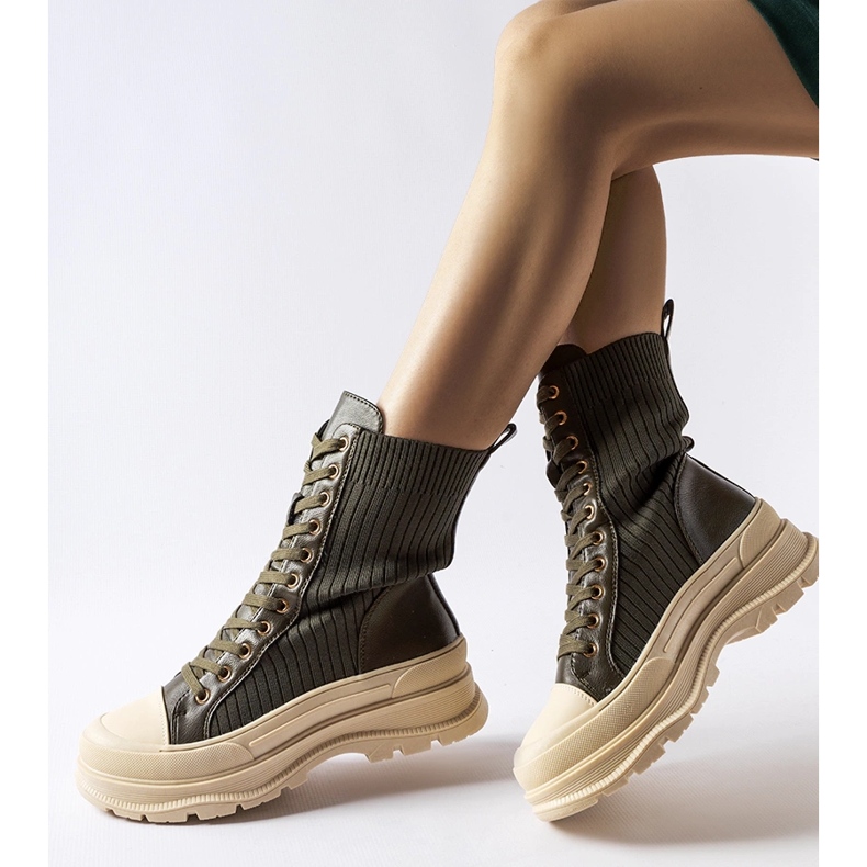 Botas verdes escuras com sola clara e grossa Vitto 1