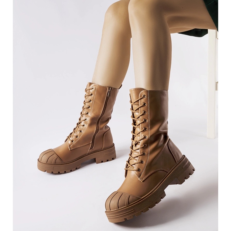 Brown isolou mulheres trabalhadoras da Cardinale marrom 1