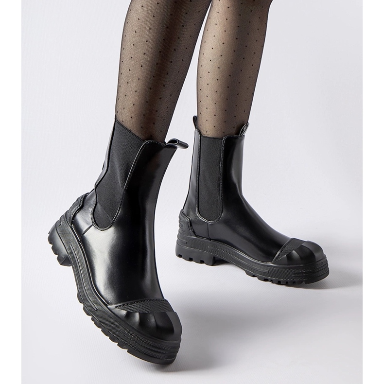 Botins Albaneses pretos, isolados e maciços 1