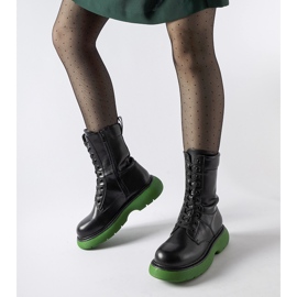 Botas isoladas pretas com sola Beata verde preto 1 Botas isoladas pretas com sola Beata verde preto 1