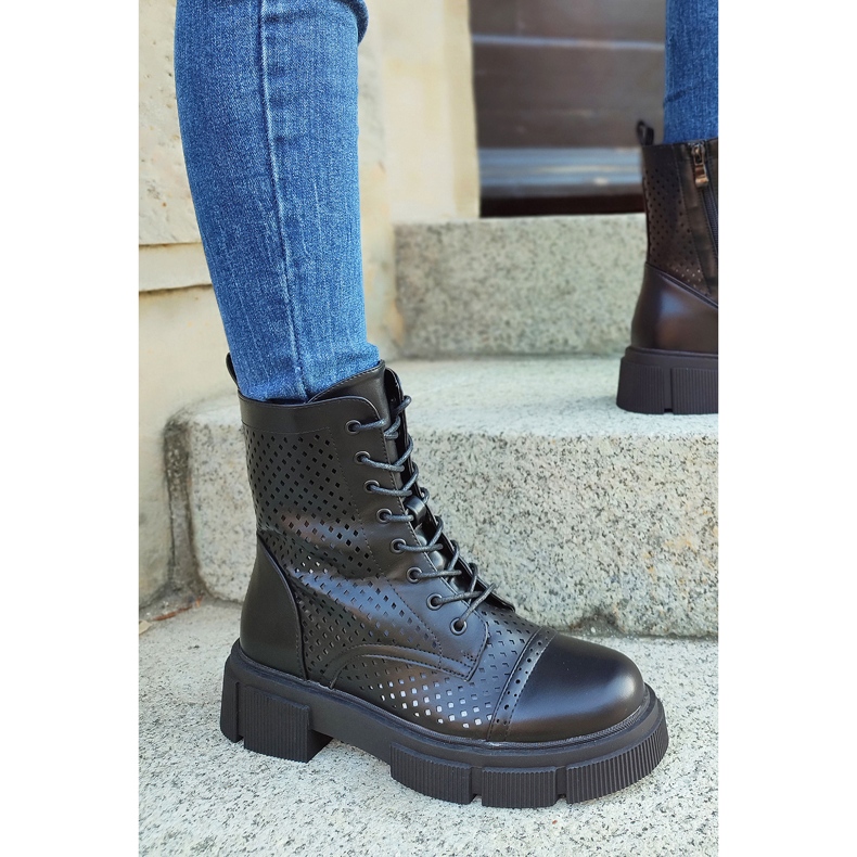 Botas de mulher com atacadores pretas abertas preto 2 Botas de mulher com atacadores pretas abertas preto 2
