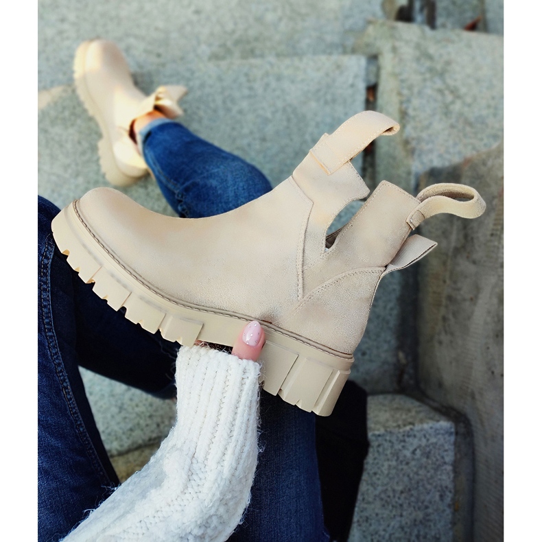 Botas femininas bege claro na plataforma 1