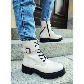 Botas de trabalhadora lacadas bege com corrente destacável 1 Botas de trabalhadora lacadas bege com corrente destacável 1