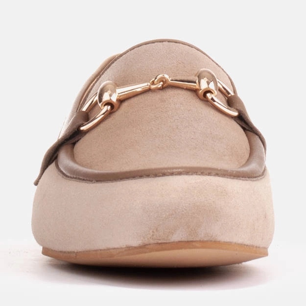 Marco Shoes Mocassins com ornamentos dourados bege 2