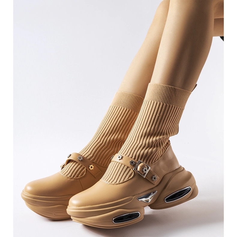 Botins bege com cano em meia da Ivana 1 Botins bege com cano em meia da Ivana 1