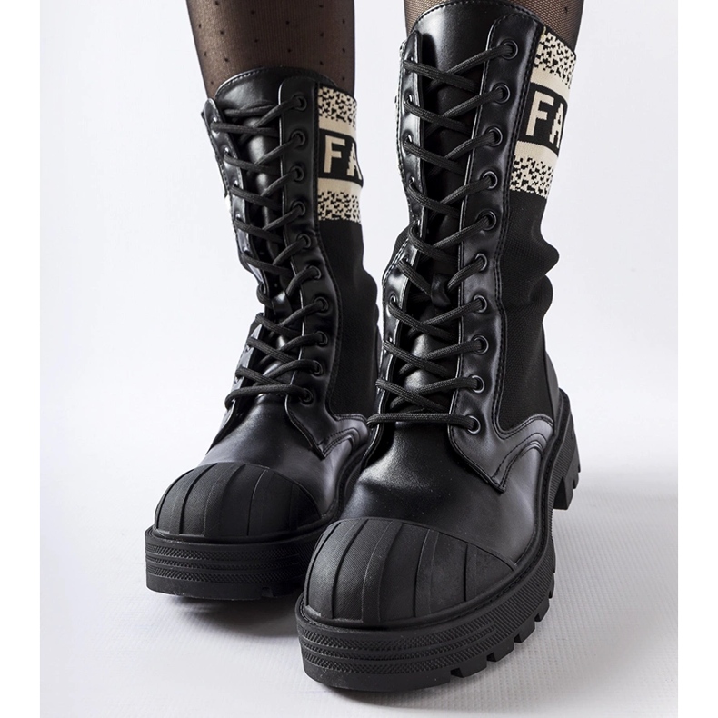 Sapatos de meia preta com inscrição Daria branca preto 1 Sapatos de meia preta com inscrição Daria branca preto 1