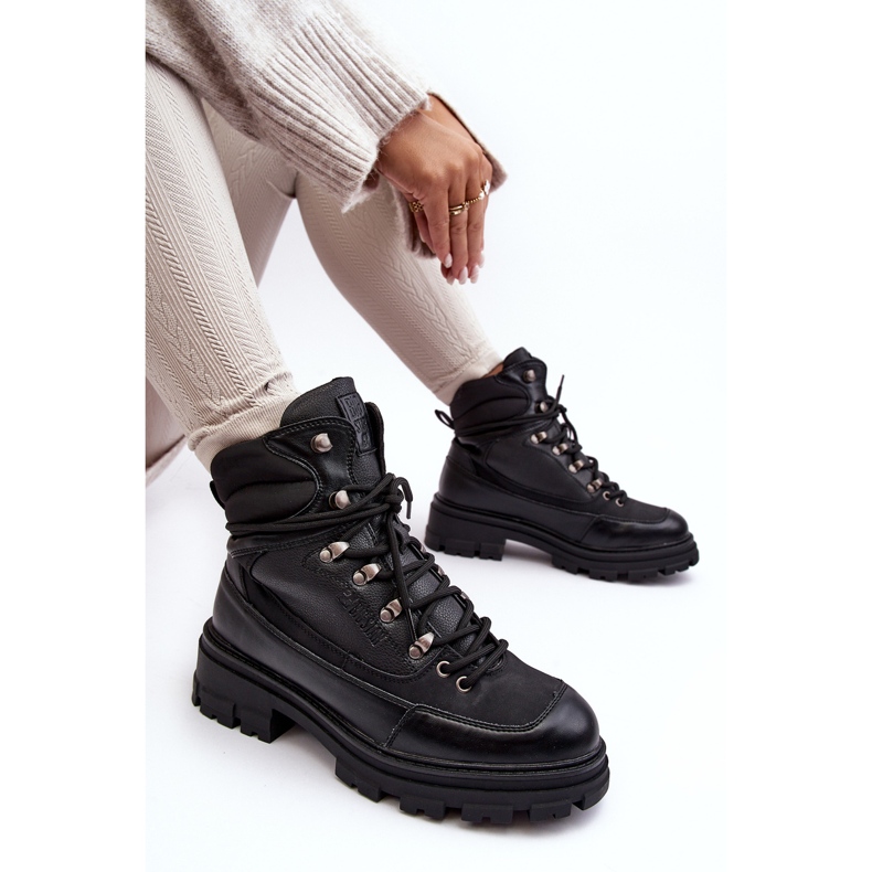 Botins femininos isolados com cordões pretos Big Star MM274663 1