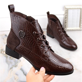 Botas femininas de croco envernizadas, isoladas em marrom, Filippo DBT4824 1