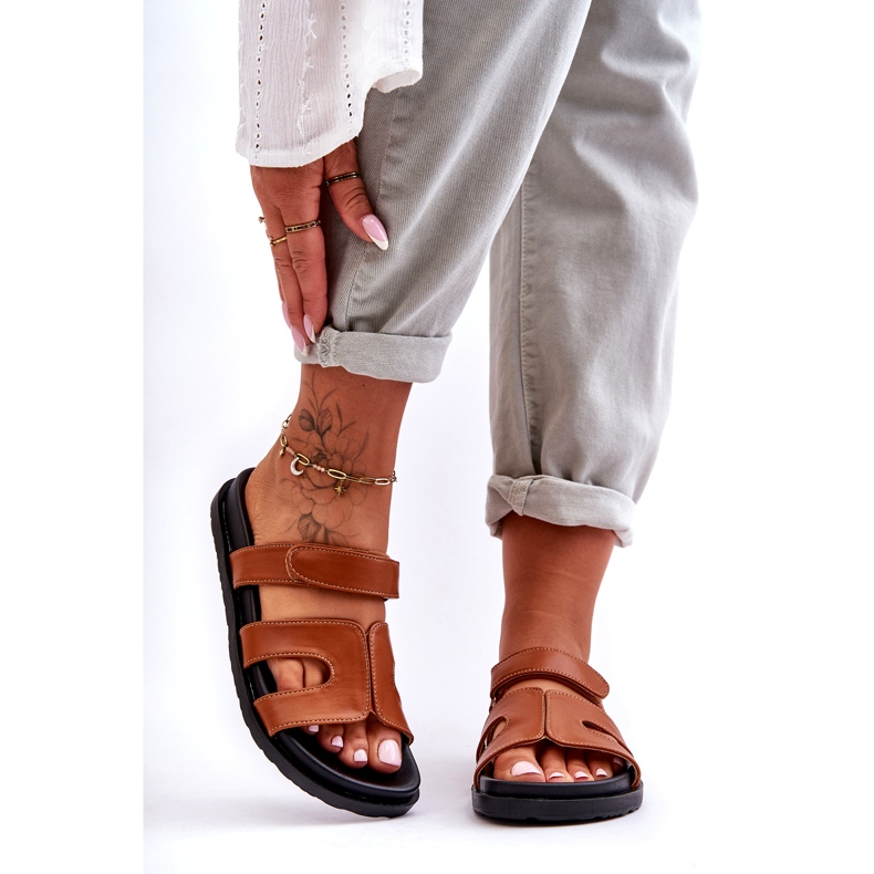 Joia Chinelos femininos clássicos de couro com velcro, marrom castanho 2