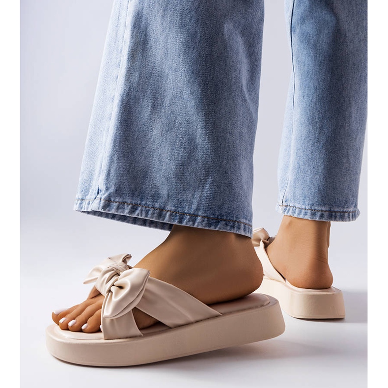 Sandália plataforma bege com laço Edvard 1