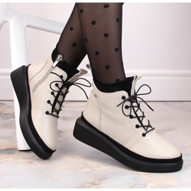 Botas de couro com isolamento bege na plataforma por Filippo DBT4799 1
