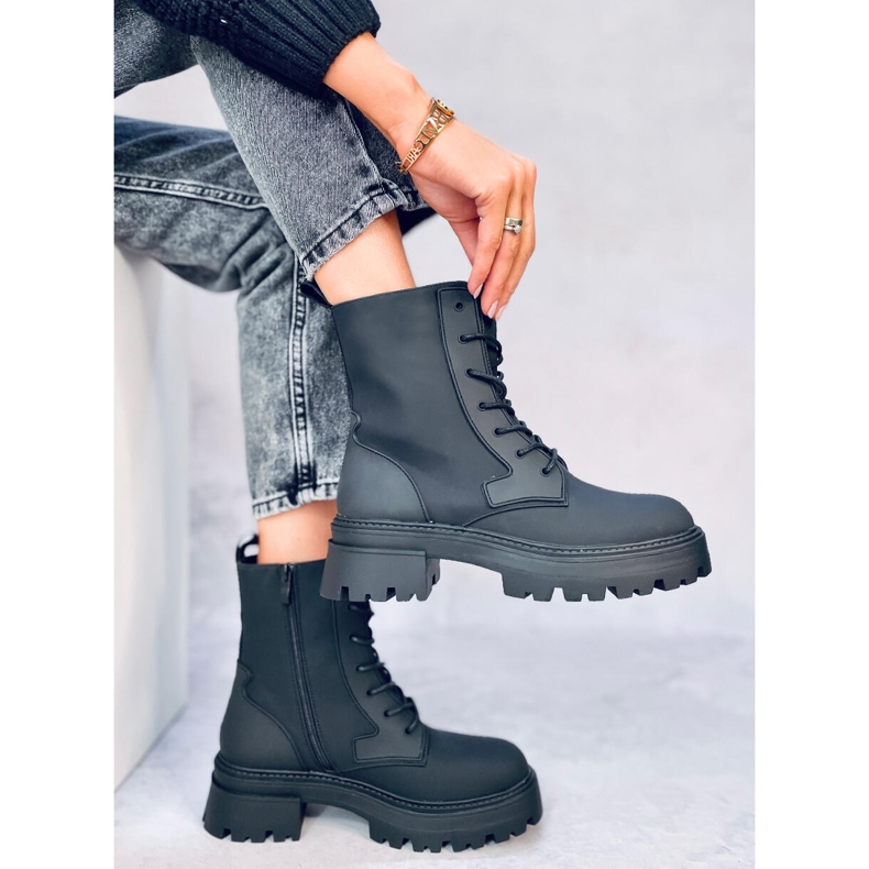 Bota Tamar Black com cadarço preto 2