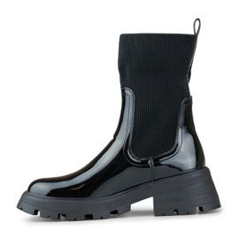 Sapatos pretos de patenteado com parte superior flexível 2