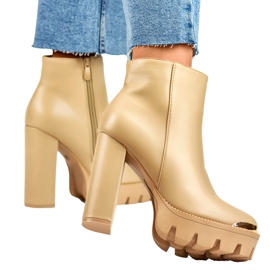 Botins femininos bege com salto grosso 1 Botins femininos bege com salto grosso 1