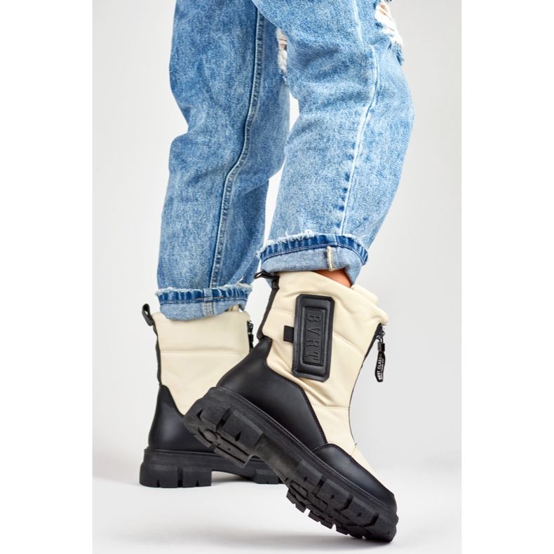 Botas femininas de neve bege com sola preta 2 Botas femininas de neve bege com sola preta 2
