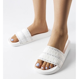 Sliders brancos decorados com babados por Ernest 1