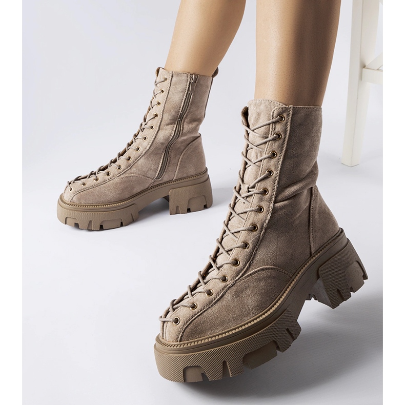 Botas marrons decoradas com encadernação Amol marrom 1