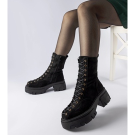 Botas pretas decoradas com encadernação Amol preto 1 Botas pretas decoradas com encadernação Amol preto 1