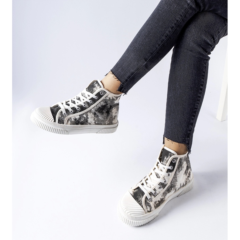 Inna Tênis Turistico preto desgastado 1