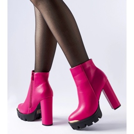Inna Botins rosa Pepe com biqueira decorativa 2 Inna Botins rosa Pepe com biqueira decorativa 2