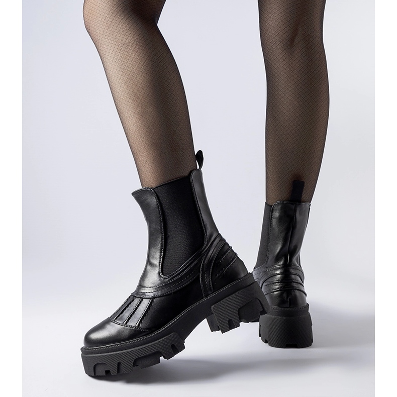 Trabalhadores de Carruba isolados maciços pretos 1 Trabalhadores de Carruba isolados maciços pretos 1