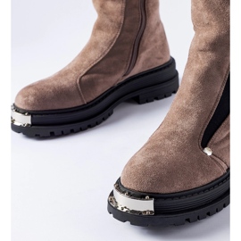 Botins castanhos com isolamento e biqueira decorativa Bologna marrom 1