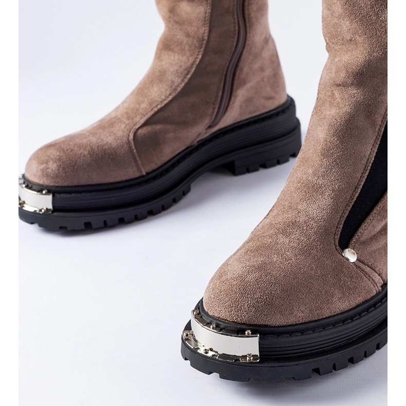 Botins castanhos com isolamento e biqueira decorativa Bologna marrom 1