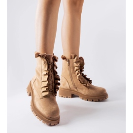 Botins bege com babados, camurça ecológica Sterpito 1