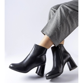 Botins pretos com isolamento e salto Clivi decorativo 1