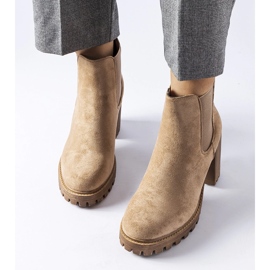Botins bege com salto Montelparo enorme 1