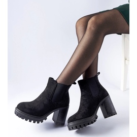 Botins pretos com salto Montelparo enorme 1