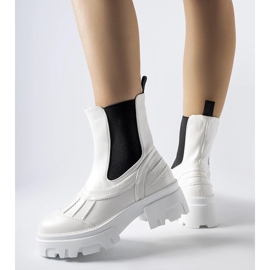 Trabalhadores de Carruba isolados maciços brancos 1