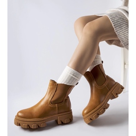 Botins marrons, maciços e isolados, da Giulio castanho 1 Botins marrons, maciços e isolados, da Giulio castanho 1