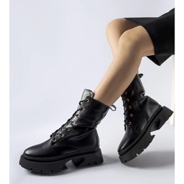 Botins com cadarço isolados pretos da Aeroporto 1