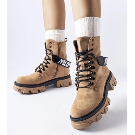 Botins bege com tira decorativa removível 2 Botins bege com tira decorativa removível 2