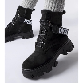 Botins pretos com tira decorativa removível 1