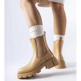 Botins clássicos bege com isolamento slip-on da Laives 1