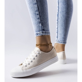 Tênis branco vinheta brilhante bege 1