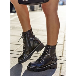 S.Barski Trabalhadores isolados com correntes, pretos 1