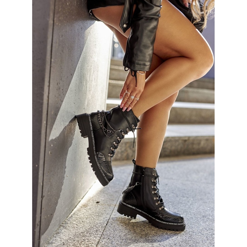 S.Barski Trabalhadores isolados com correntes, pretos 3