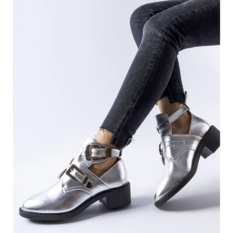 Botins Ritaldi metálicos brilhantes e cano alto prata 1