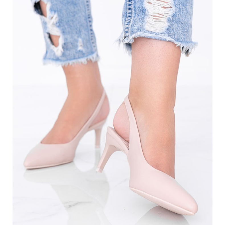 Sapatos bege em um alfinete por Elen 1