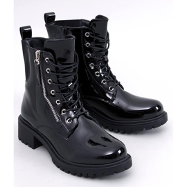 Botins com atacadores pintados de preto Dendy 1