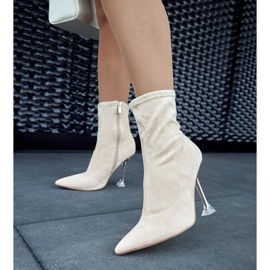 Botins bege com salto decorativo da Ferguson 2