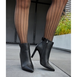 Botins pretos com babados em salto agulha Roger 1